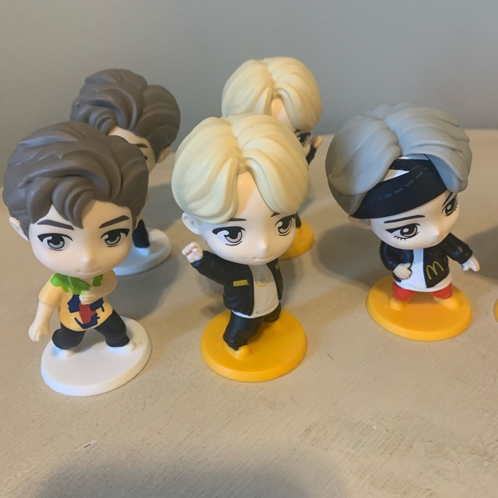 Lot Of 14 2025 McDonald's Happy Meal Tiny Tan x BTS - Picture 2 of 9